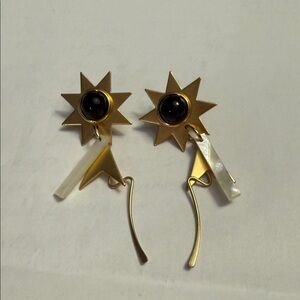 Gold Starburst Drop Earrings with Black Center and Mother-of-Pearl Accents vinta